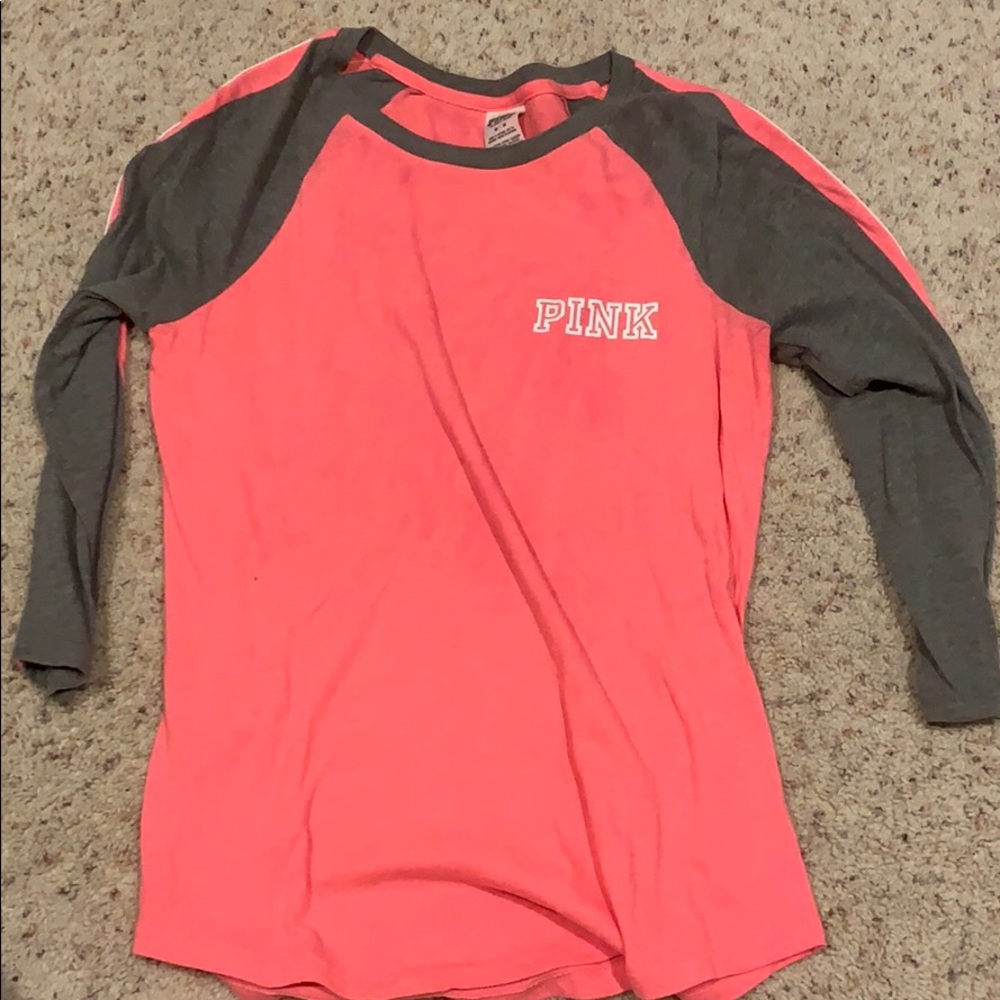 pink tshirt